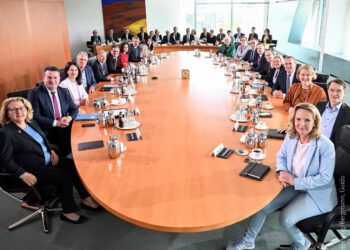 Самое долгоуходящее правительство Германии покидает власть