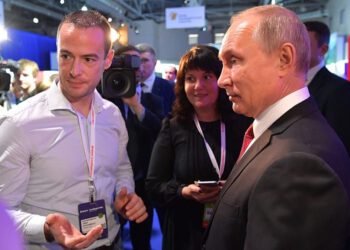 СЛЕДЫ ИЗ ЛУВРА ВЕДУТ В МОСКВУ