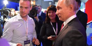 СЛЕДЫ ИЗ ЛУВРА ВЕДУТ В МОСКВУ