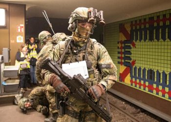 В берлинском метро идут бои