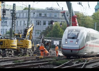 Дойче Бан угрожает демократии в Германии